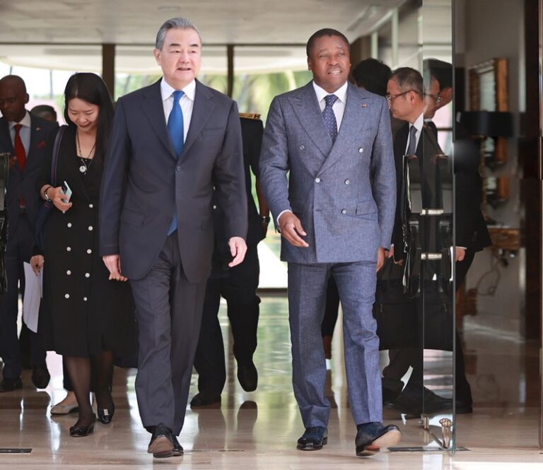 Coopération :  le ministre chinois des Affaires étrangère Wang Yi chez le président Faure Gnassingbé
