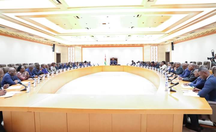  Effondrement du tablier de la passerelle d’Agoe-Zongo: le Président Faure Gnassingbé exige une enquête et la prise en charge de toutes les victimes.
