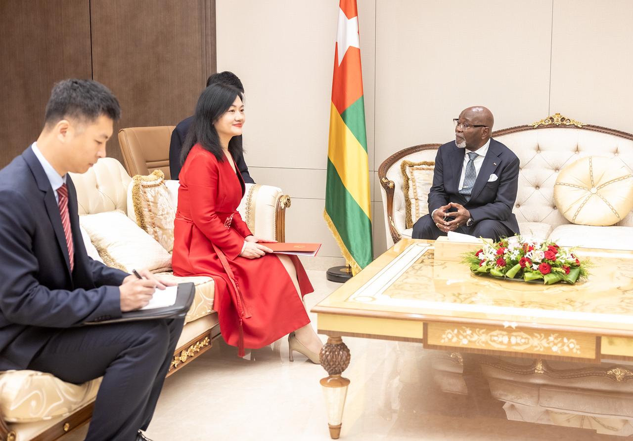 Chine-Togo : l'ambassadrice de Chine, Wang Min a présenté ses lettres de créance au  chef de l’Etat  Sanvi de Tové.