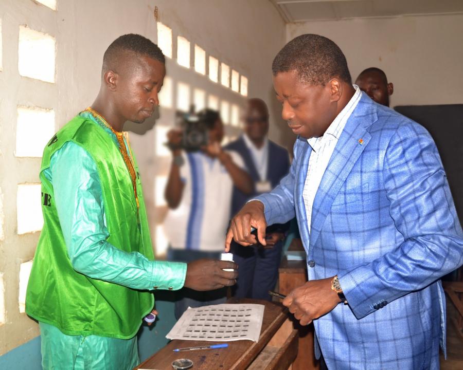 Jour du double scrutin au Togo: le président Faure Gnassingbé exhorte tous les concitoyens à  voter dans la paix et la sécurité