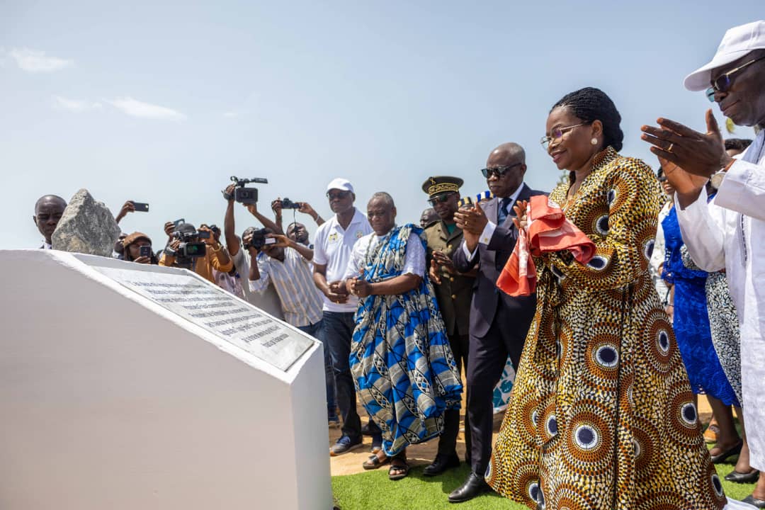 Lutte contre l'avanc&eacute;e de laÂ  mer entre le Togo et le B&eacute;nin :  Mme Victoire Tom&eacute;gah-Dogb&eacute; lance les travaux du projet WACA