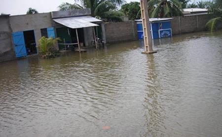 Inondations : le gouvernement annonce d'éventuelles actions d'évacuation des populations des zones de hauts risques